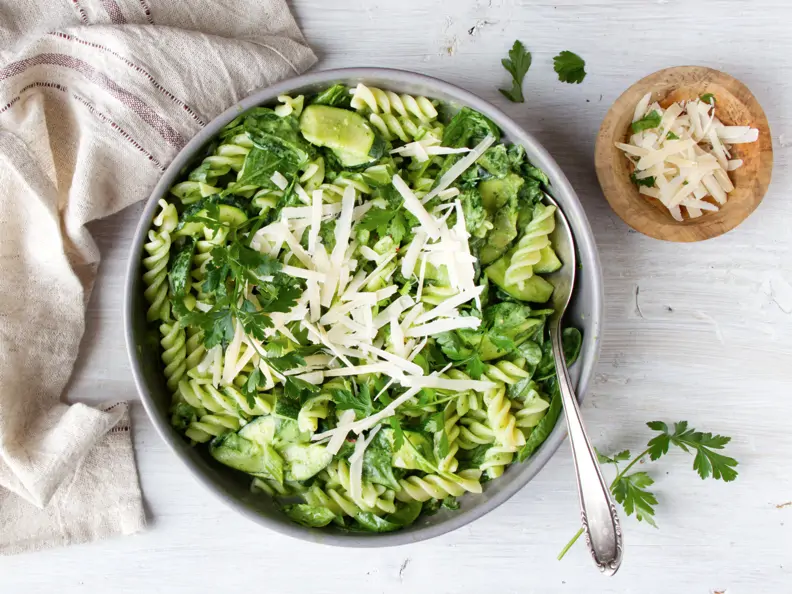 Grüner Nudelsalat