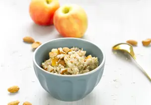 Vanille-Hafer-Porridge mit Leinsamen und Apfel