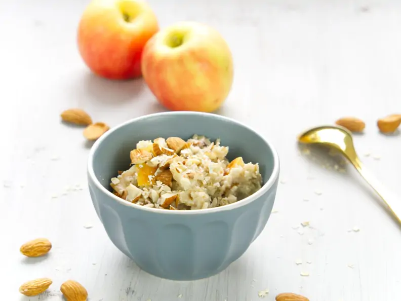 Vanille-Hafer-Porridge mit Leinsamen und Apfel