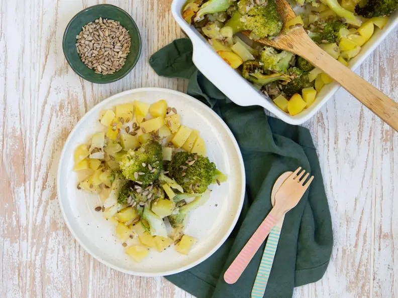 Vegan­er Kartoffel-Brokkoli-Auflauf 
