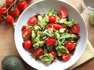 Sommerlicher Zoodle-Salat