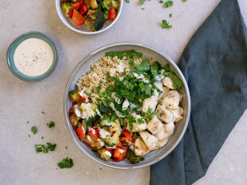 Quinoa-Bowl mit Hähnchen