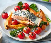 Lachs mit Süßkartoffeln und Gemüse