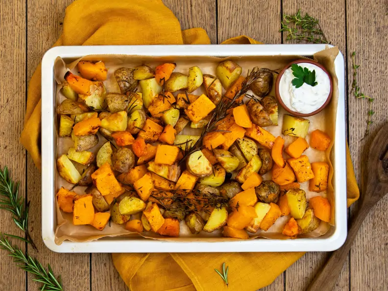 Kürbis und Kartoffeln im Ofen