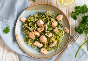 Zoodles mit Lachs
