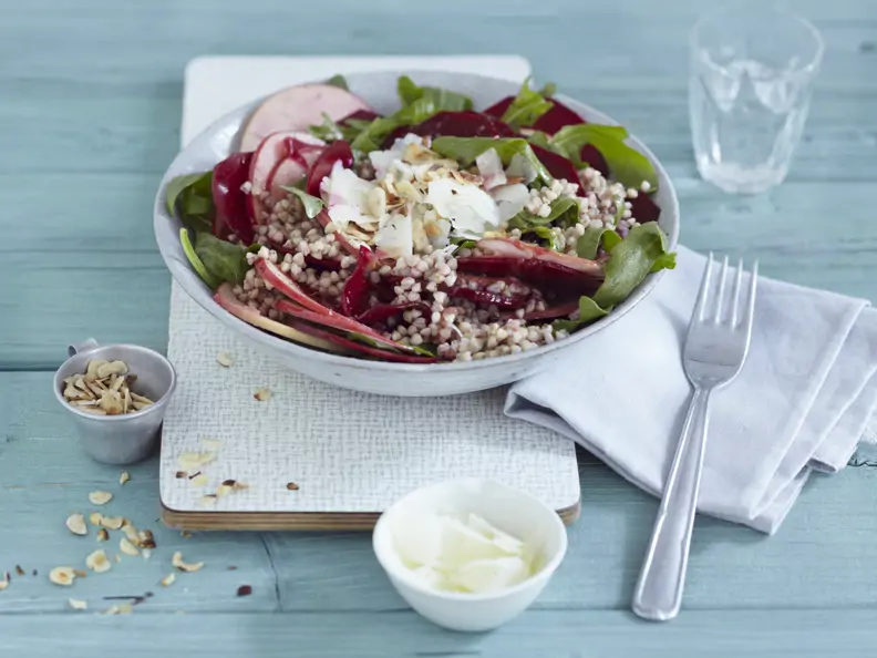 Salat aus Buchweizen, Manchego und Roter Bete