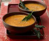 Tomatensuppe mit geröstetem Buchweizen