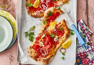 Vegane Lahmacun mit Tomaten-Paprika-Topping