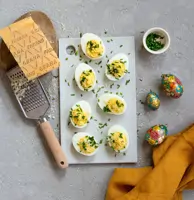 Gefüllte Eier mit Grana Padano-Zitronen-Creme und Schnittlauch