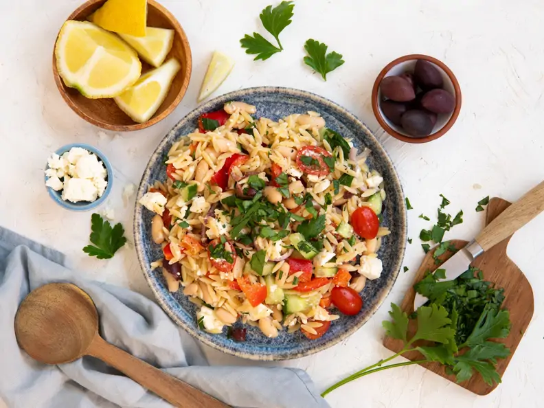 Griechischer Nudelsalat