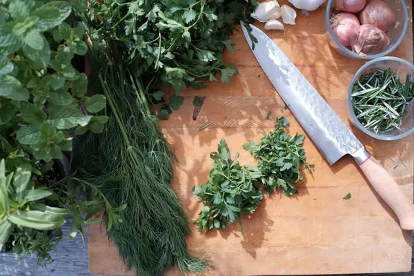 So leicht lässt sich Kräuterbutter selber machen