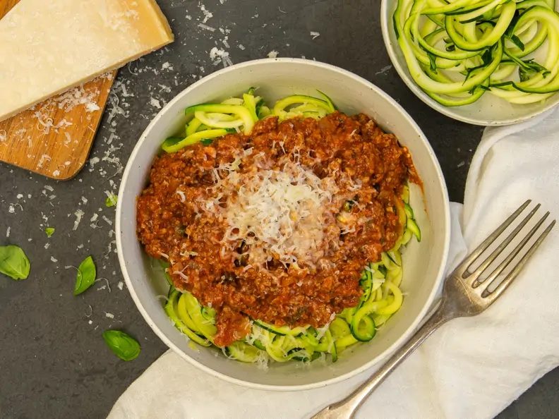 Zoodles mit Bolognese 