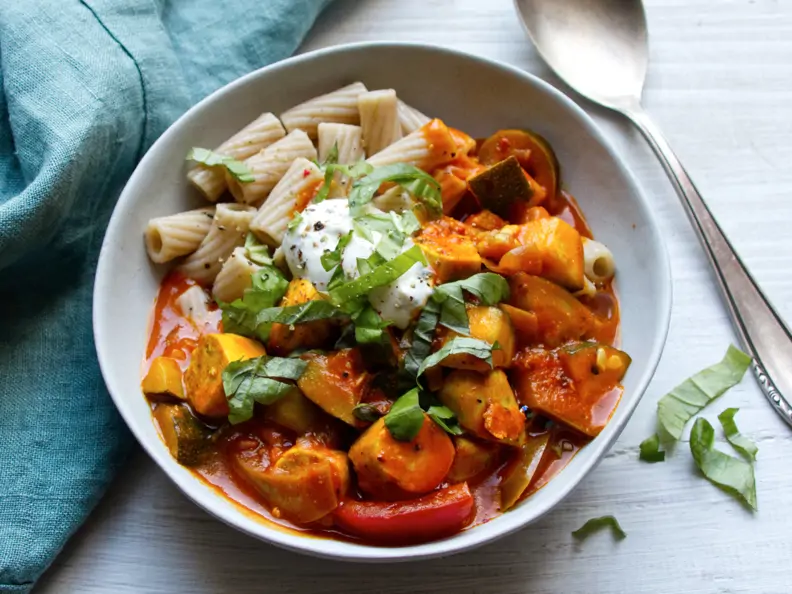 Vegetarisches Würstchengulasch