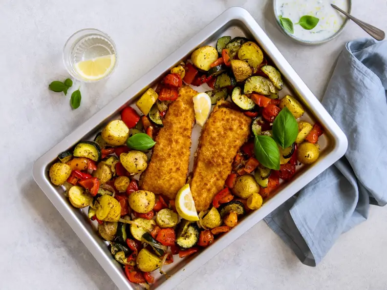 Backofen Fisch mit Ofenkartoffeln und Röstgemüse