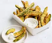Avocado-Wedges mit Limetten-Dip