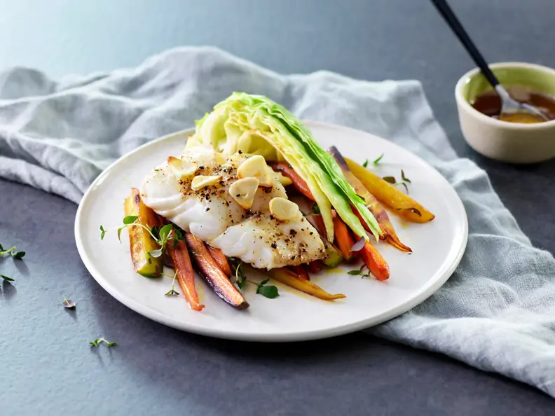 Ofengebackener Skrei mit Buttersauce und Spitzkohl