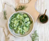 Gurkensalat mit saurer Sahne