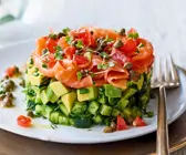 Lachstatar mit Avocado
