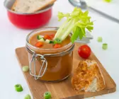 Tomaten-Gazpacho mit Sellerie