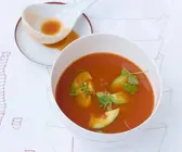 Tomatensuppe mit Chili-Avocado-Einlage