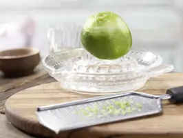Tagliatelle und marinierter Lachs-Zubereitungsschritt 5-Limette auspressen