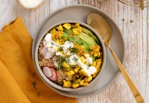 Quinoa-Bowl mit Tofu