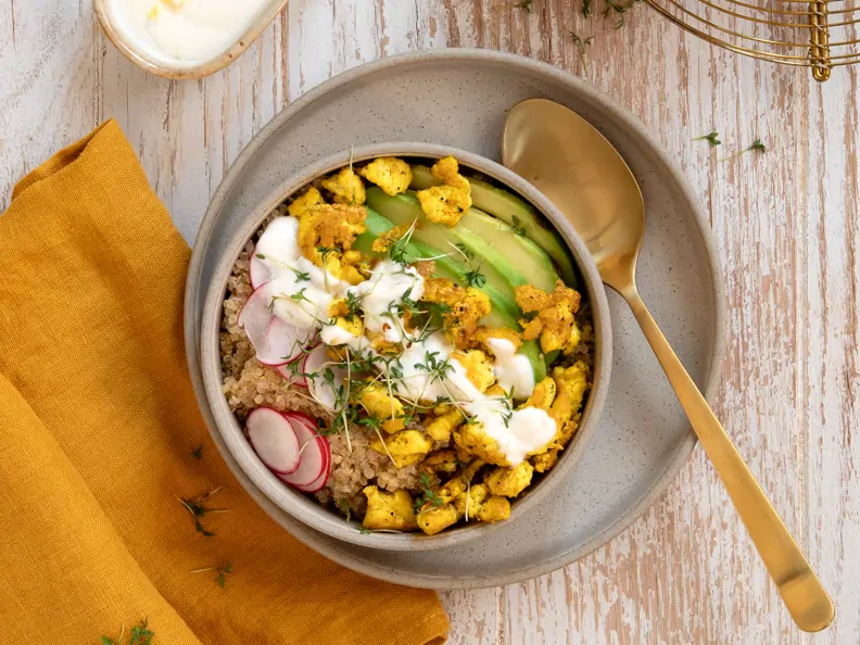 Quinoa-Bowl mit Tofu
