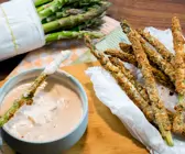 Spargel-Pommes mit Knoblauch-Dip