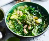 Grüne Minestrone mit Pesto