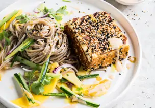 Paneer mit Sesam und Mango