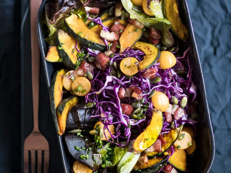 Kürbis-Rotkohl-Salat mit Physalis