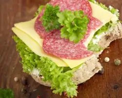 Käse-Salami-Brot