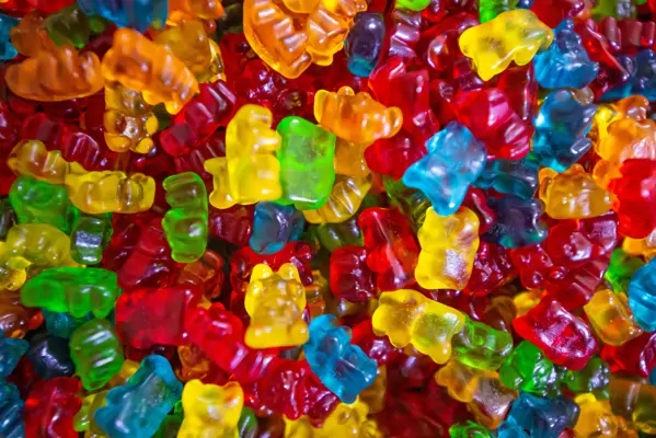 Stecken Gummibärchen voller Zucker