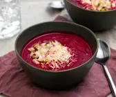 Rote Bete-Suppe mit Kokos, Birne und Zimt