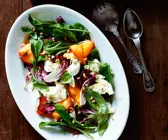 Radicchiosalat mit Pfirsich und Mozzarella