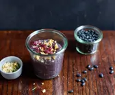 Veganer Brotaufstrich mit schwarzen Bohnen und Walnüssen