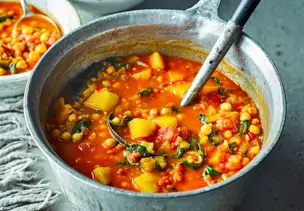 Marokkanische Gemüsesuppe mit Kichererbsen