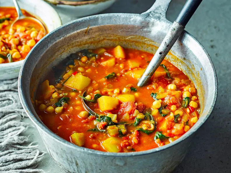 Marokkanische Gemüsesuppe mit Kichererbsen