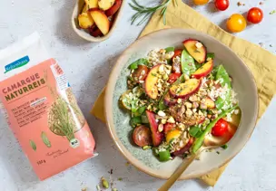 Sommerlicher Reissalat mit Tomaten, Zuckerschoten und Nektarinen
