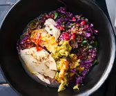 Putenbrust mit Spitzkohlfüllung und Rotkohl-Taboulé