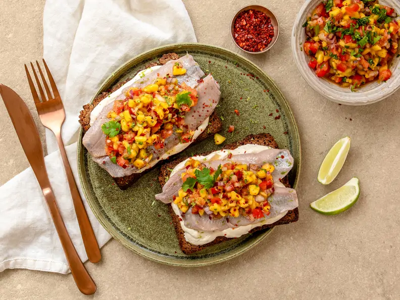 Norwegischer Matjes mit Mango-Pico-de-Gallo