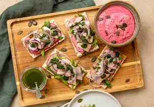 Norwegischer Matjes mit Rote-Bete-Creme