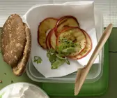 Fruchtig-pikantes Quarkbrötchen
