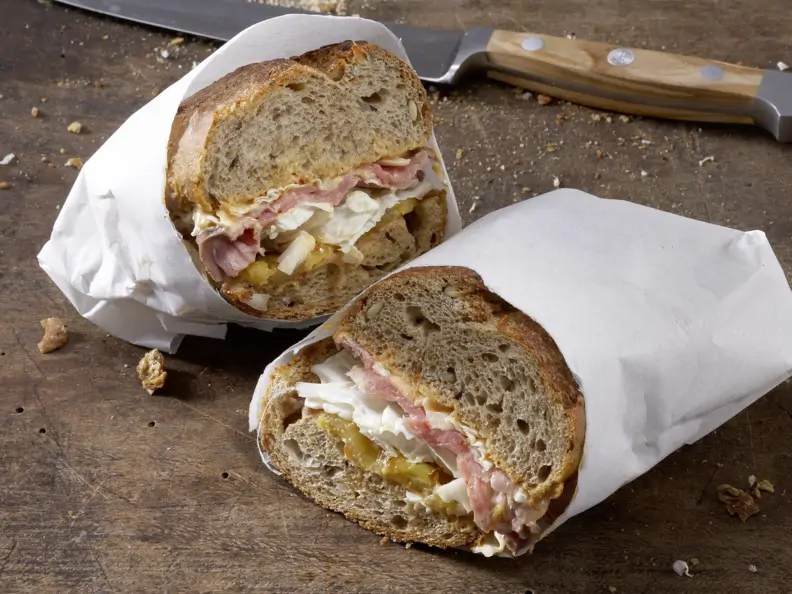 Exotisches Roastbeef-Sandwich