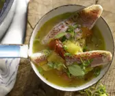 Rotbarben in Gemüsesuppe