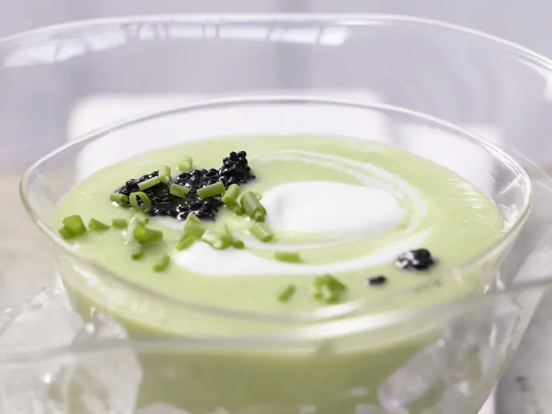 Kalte Avocado-Gurken-Suppe