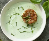 Kalte Basilikum-Dickmilch-Suppe