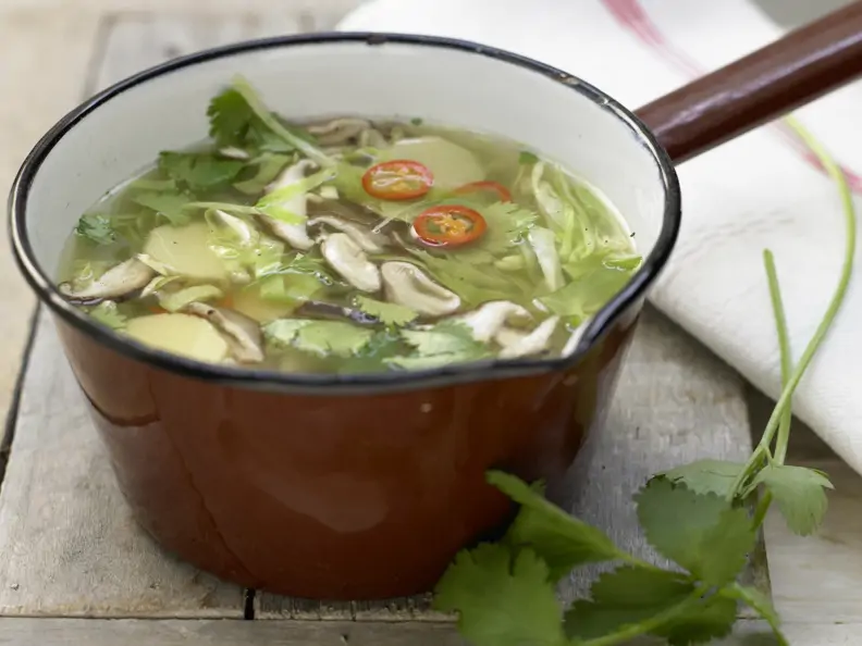 Asiatische Kohlsuppe