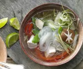 Hähnchen-Glasnudelsuppe