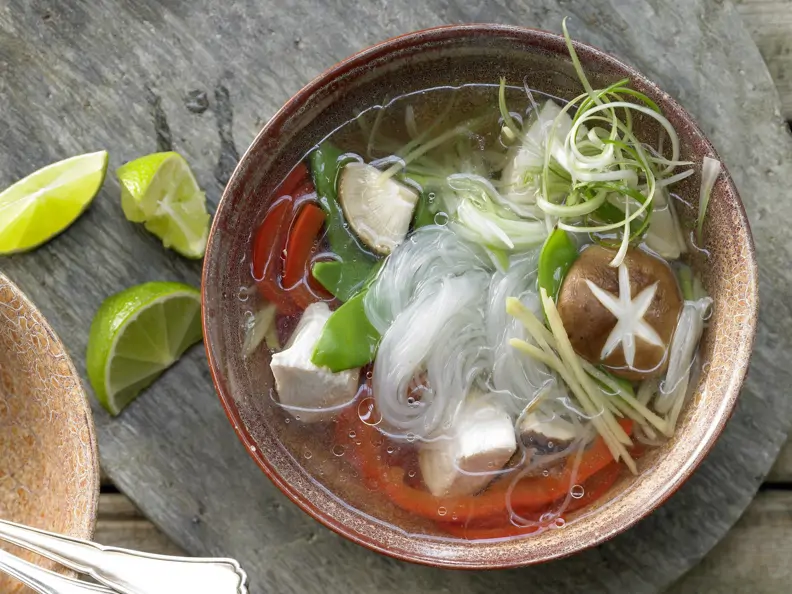 Hähnchen-Glasnudelsuppe